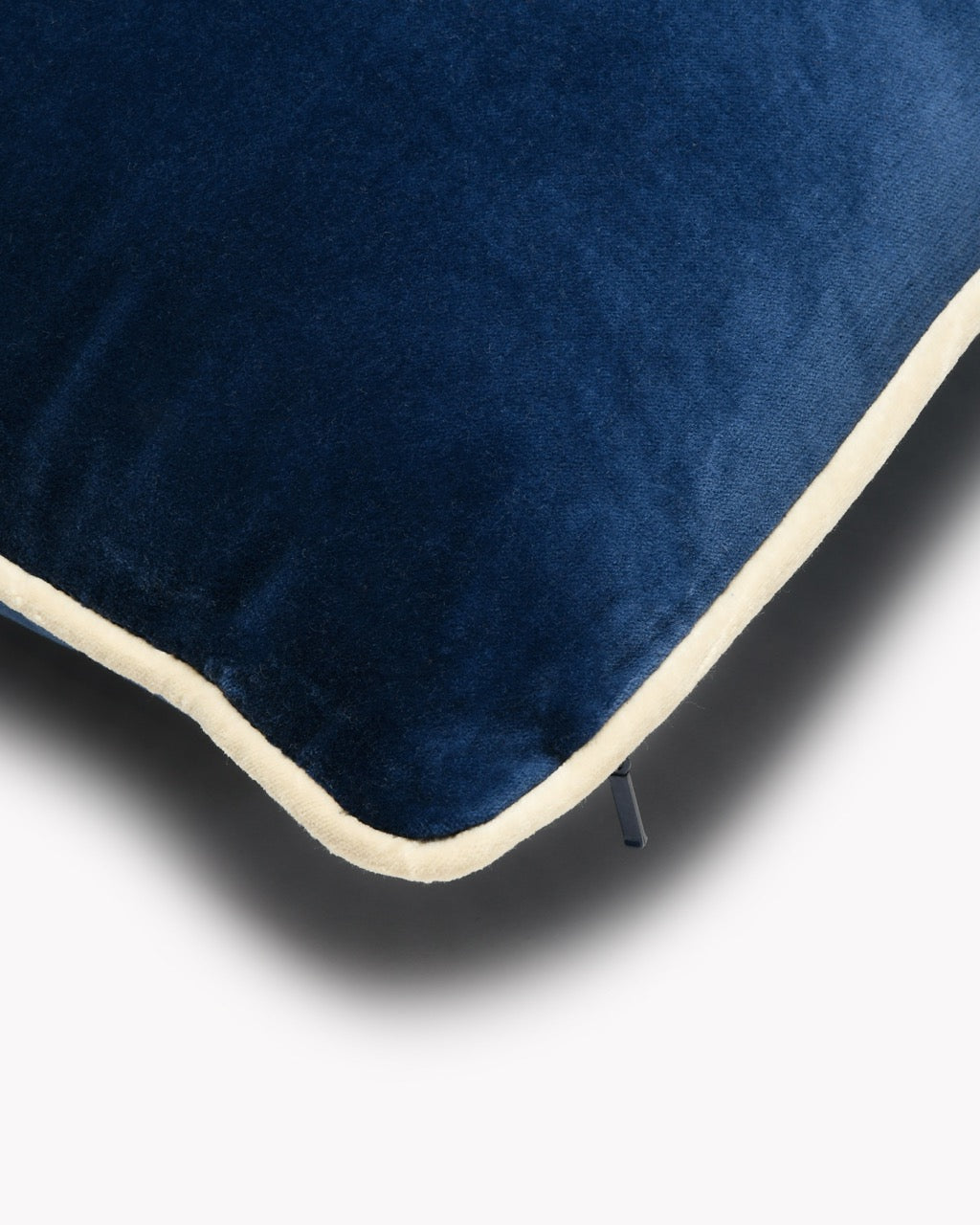 Coussin Velours Homard Tufté