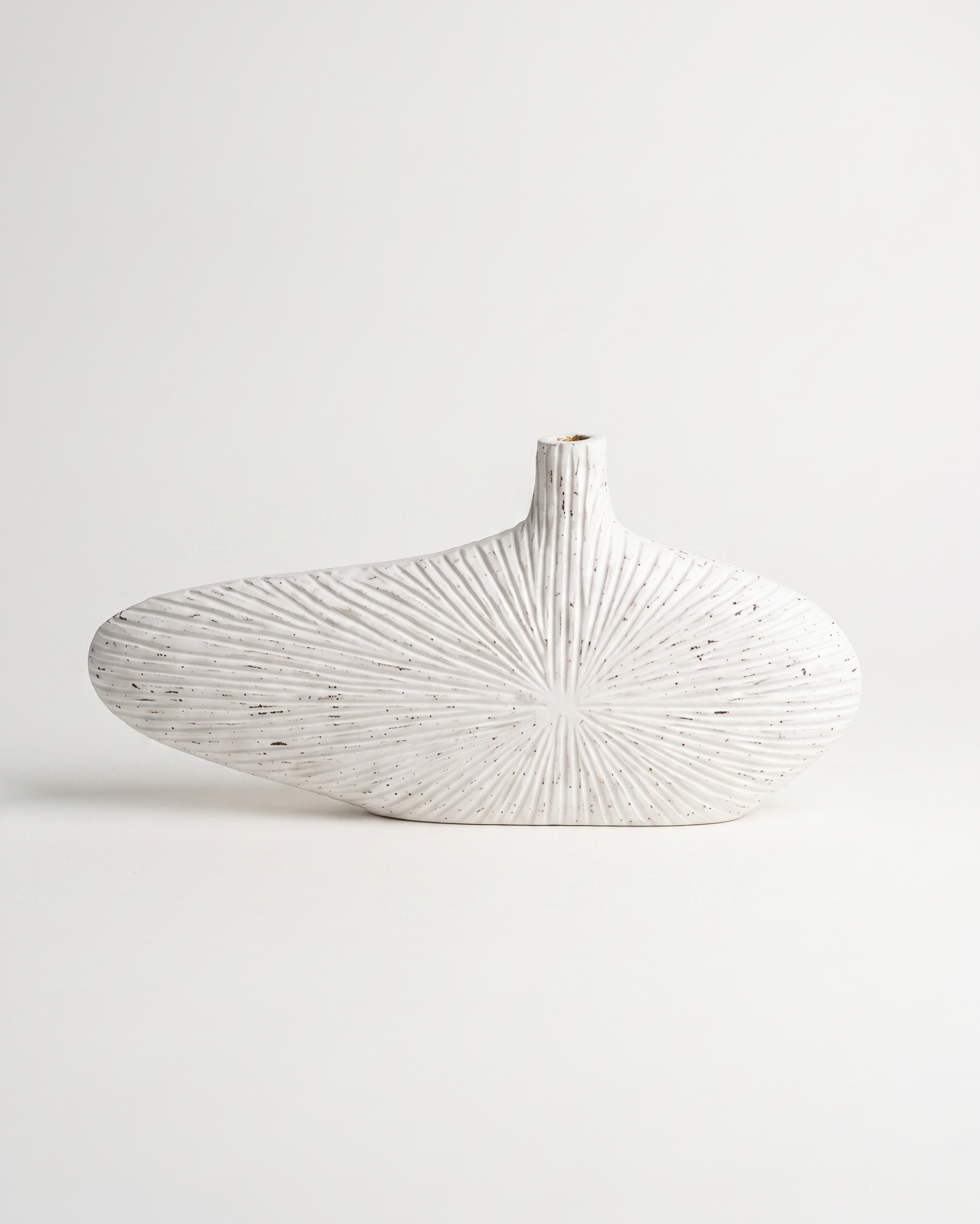 Vase Décoratif Sculptural — Céramique Blanche Texturée