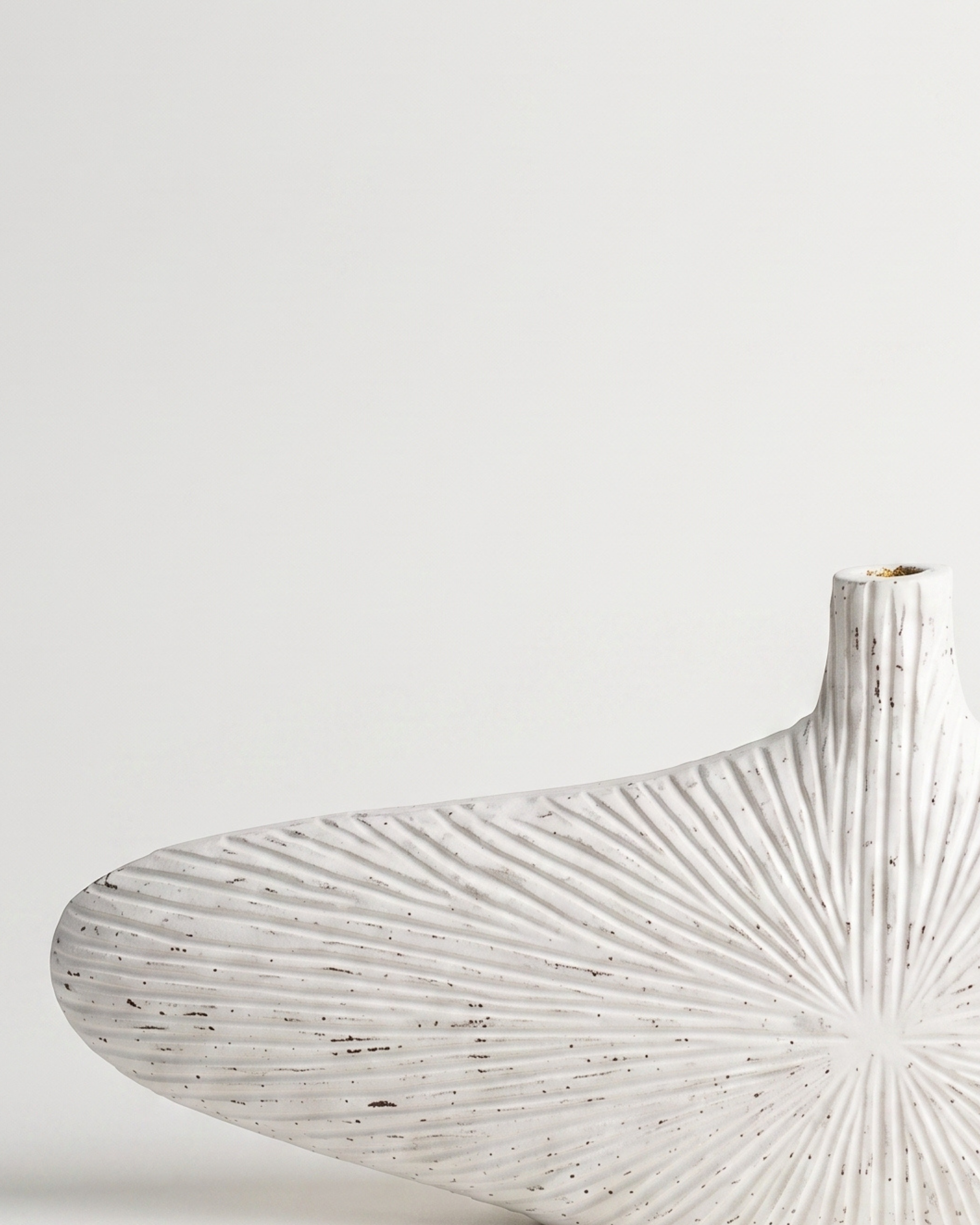 Vase Décoratif Sculptural — Céramique Blanche Texturée
