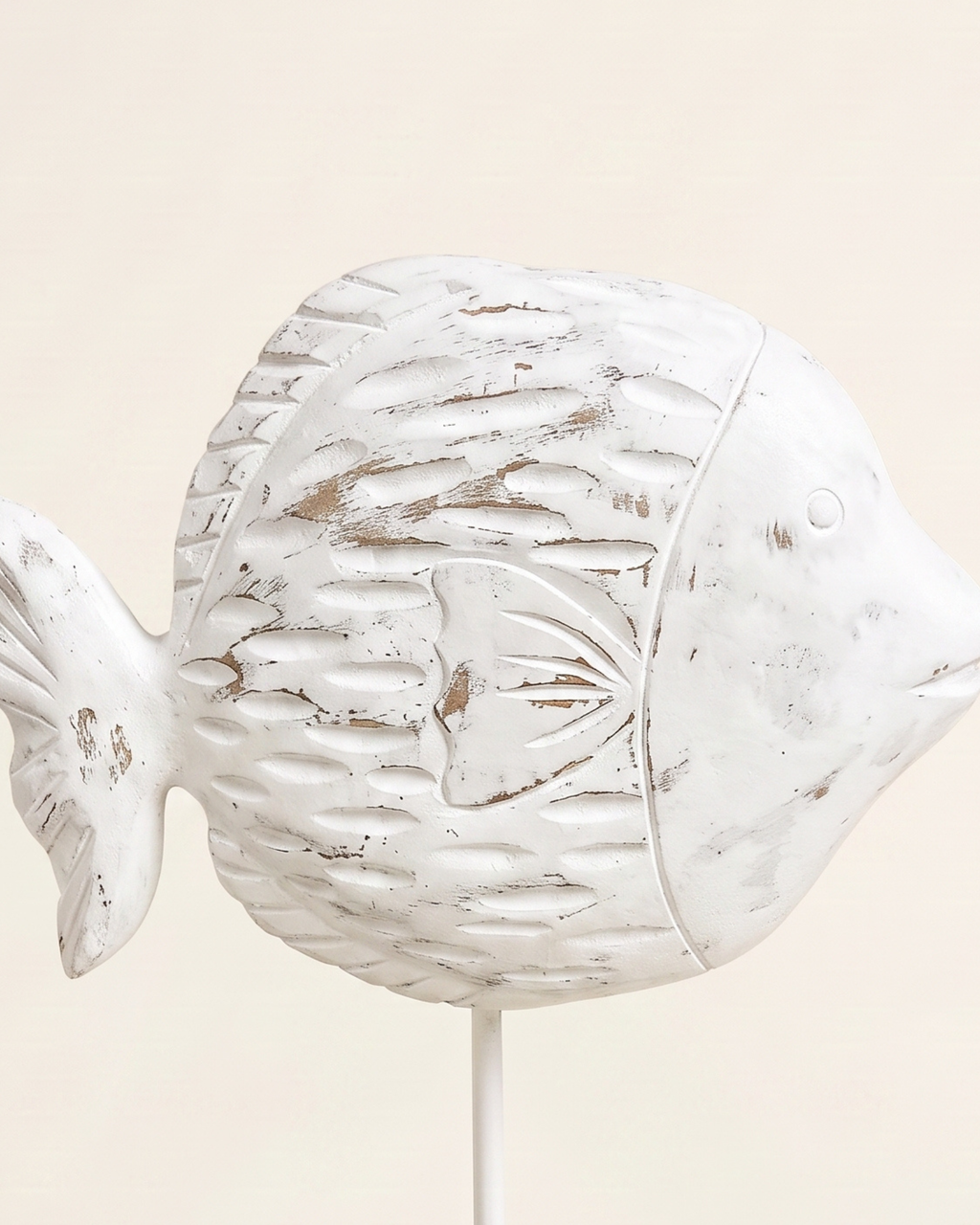 Poisson Sculpté sur Socle — Sculpture en Bois Blanchi