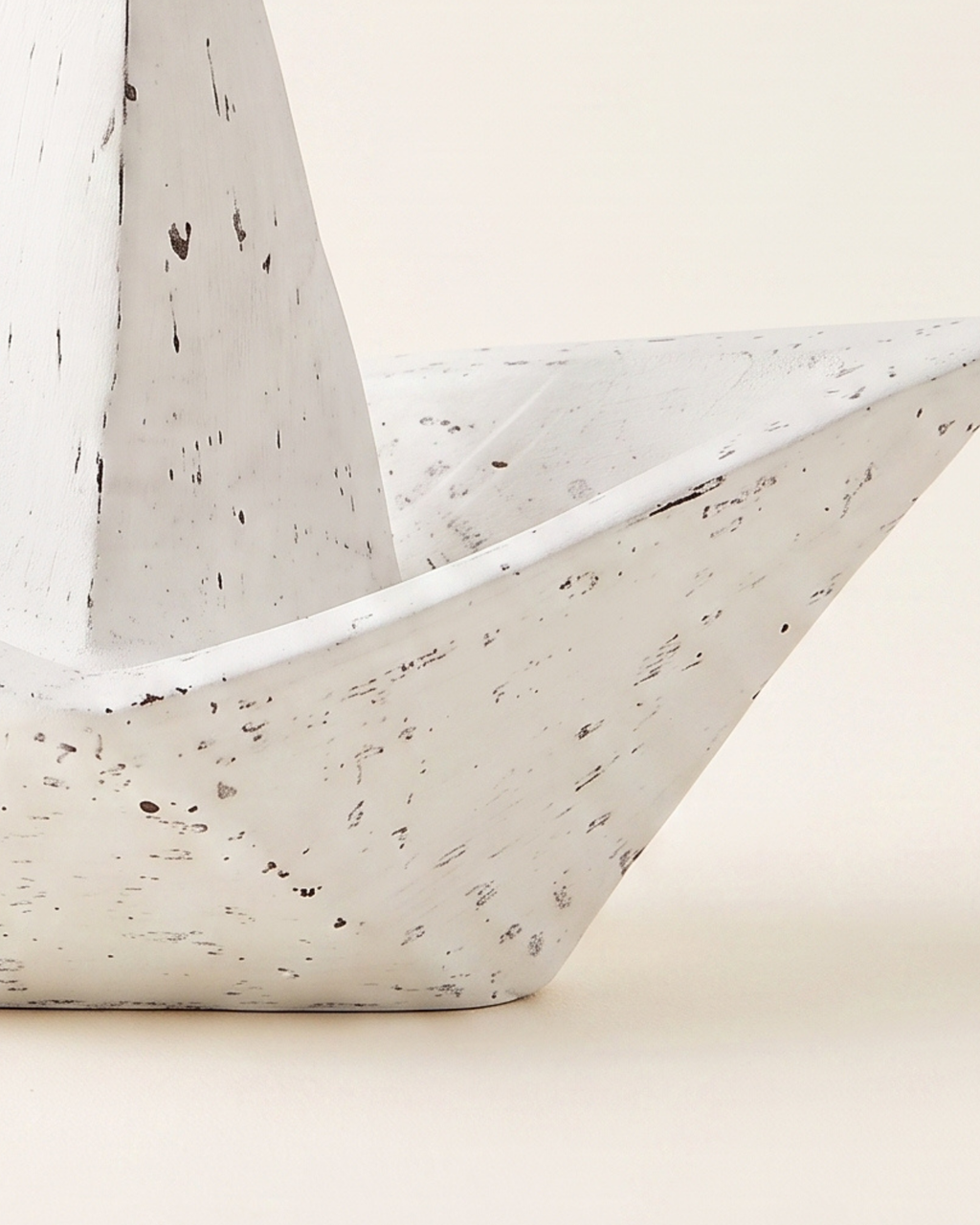 Bateau Origami Décoratif — Sculpture en Bois Blanchi