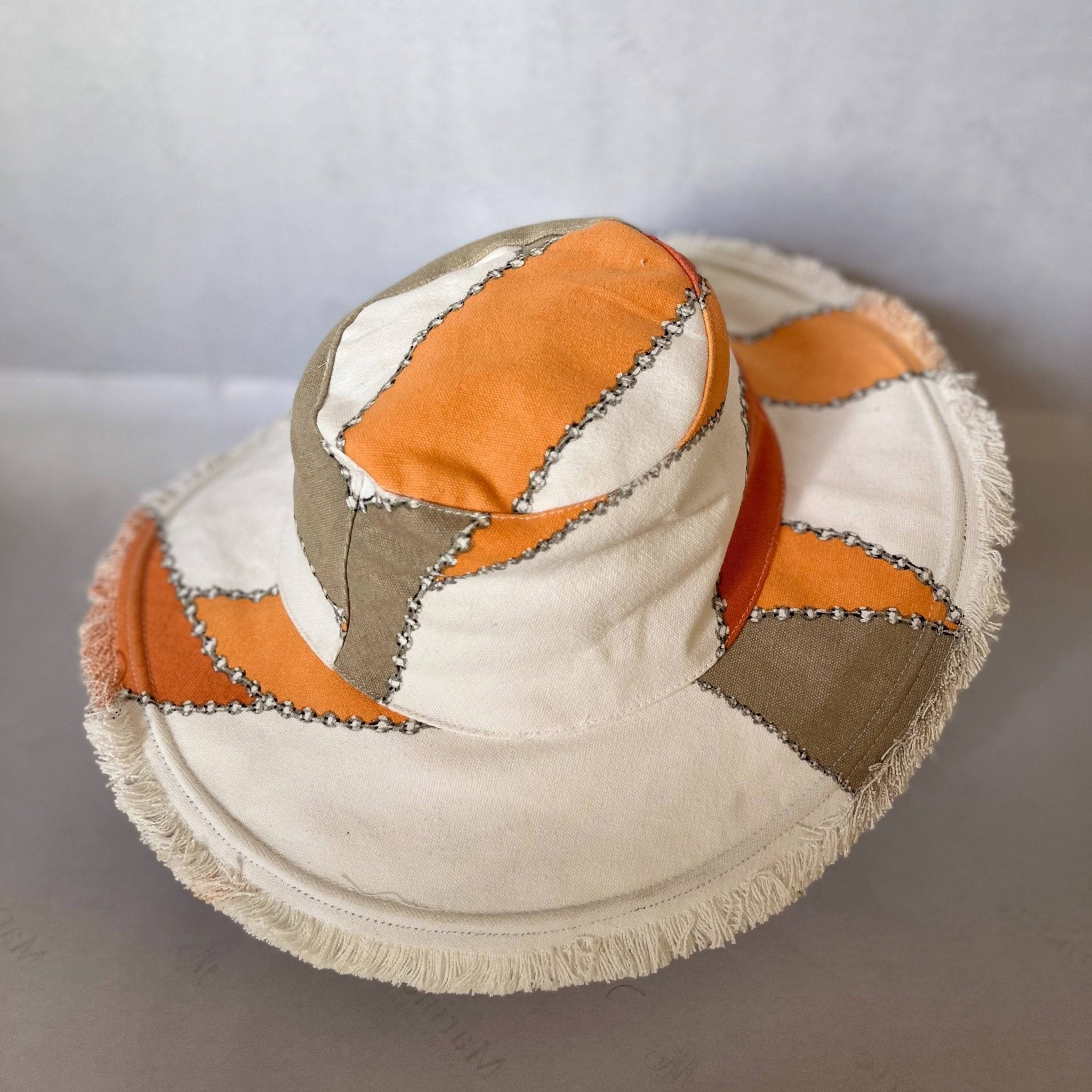 BOB OASIS - Marinette Saint - Tropez