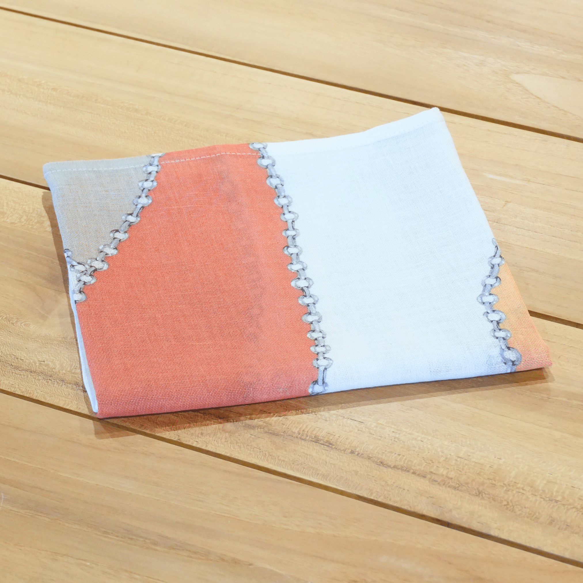 Chemin de Table Oasis - Marinette Saint - Tropez