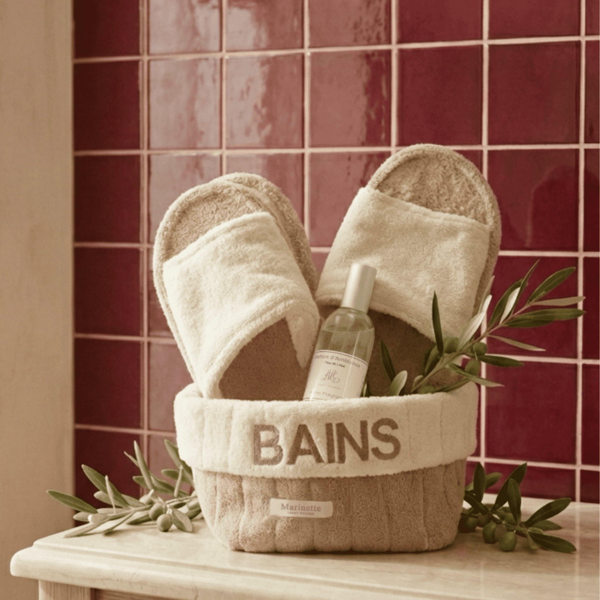 Coffret Saint - Valentin – Panier, Parfum & Claquettes - Marinette Saint - Tropez