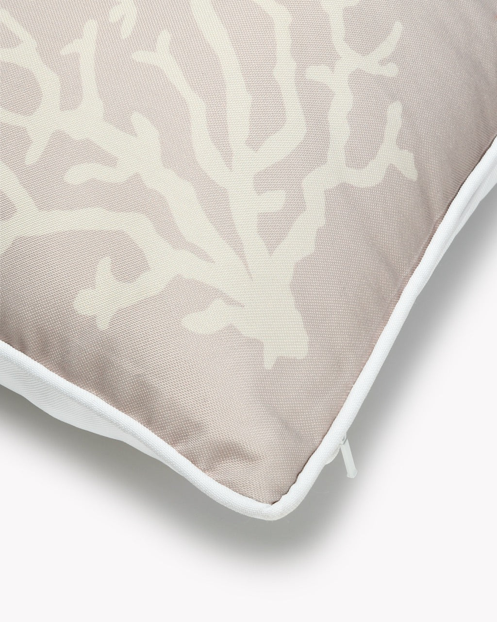 Coussin d'Extérieur CORAUX Déperlant 50×50 cm - 3 Coloris - Marinette Saint - Tropez