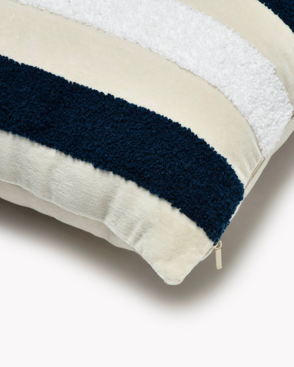 Coussin RAYURES 100% Coton Velvet Tufté - Marinette Saint-Tropez