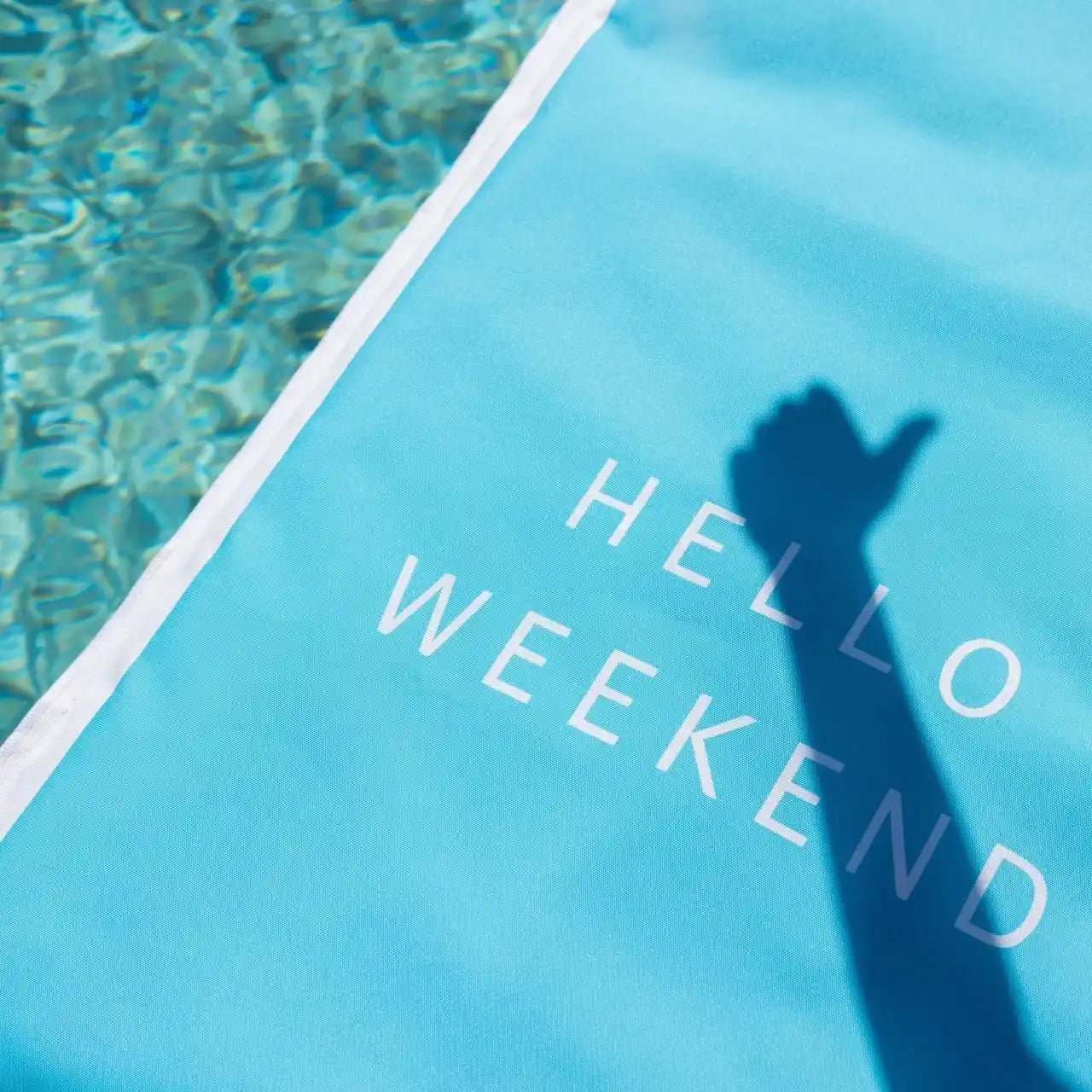 Housse de Piscine Outdoor "Déhoussable" Hello Week - End - Marinette Saint - Tropez