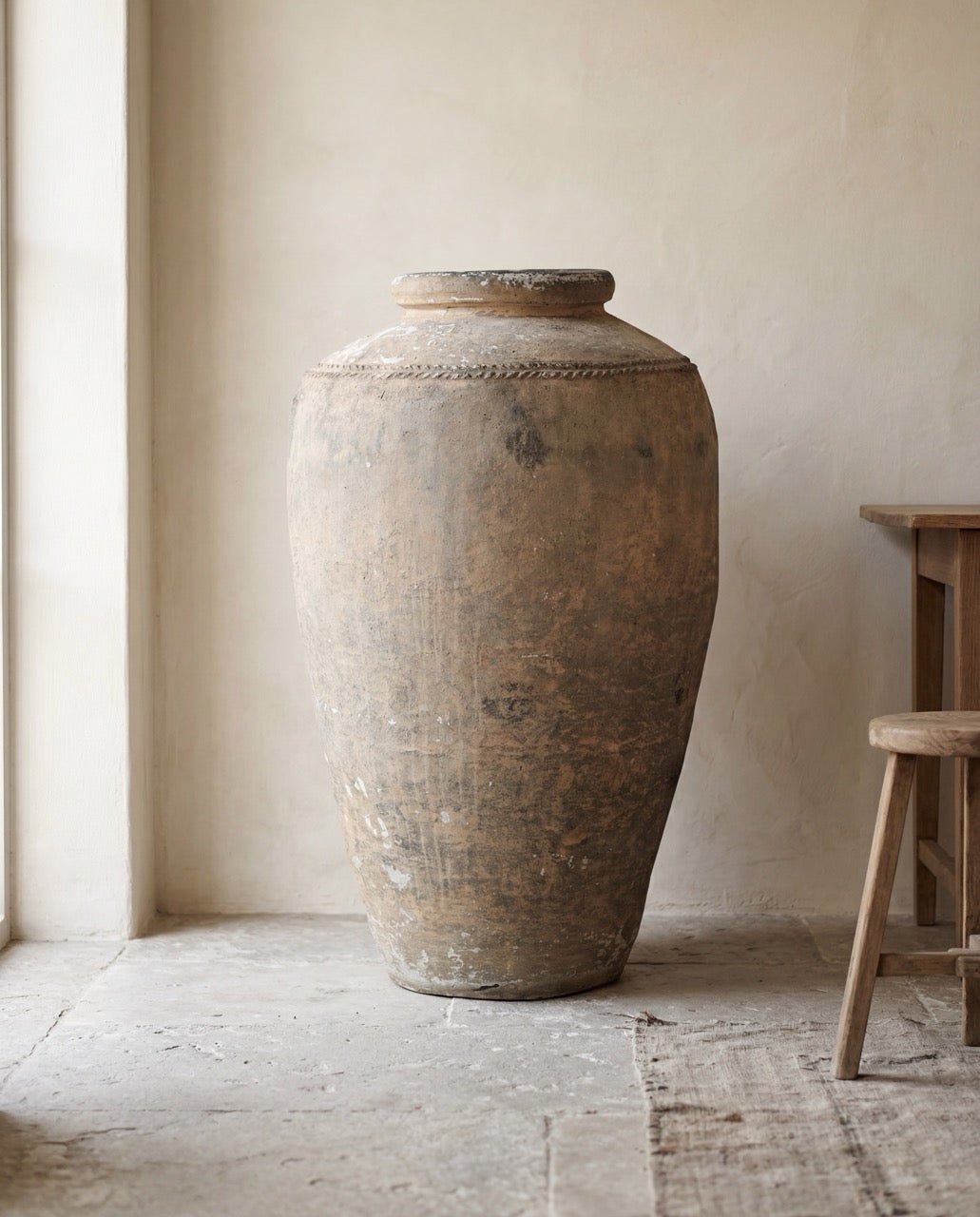 Jarre ancienne monumentale en terre cuite - Marinette Saint - Tropez