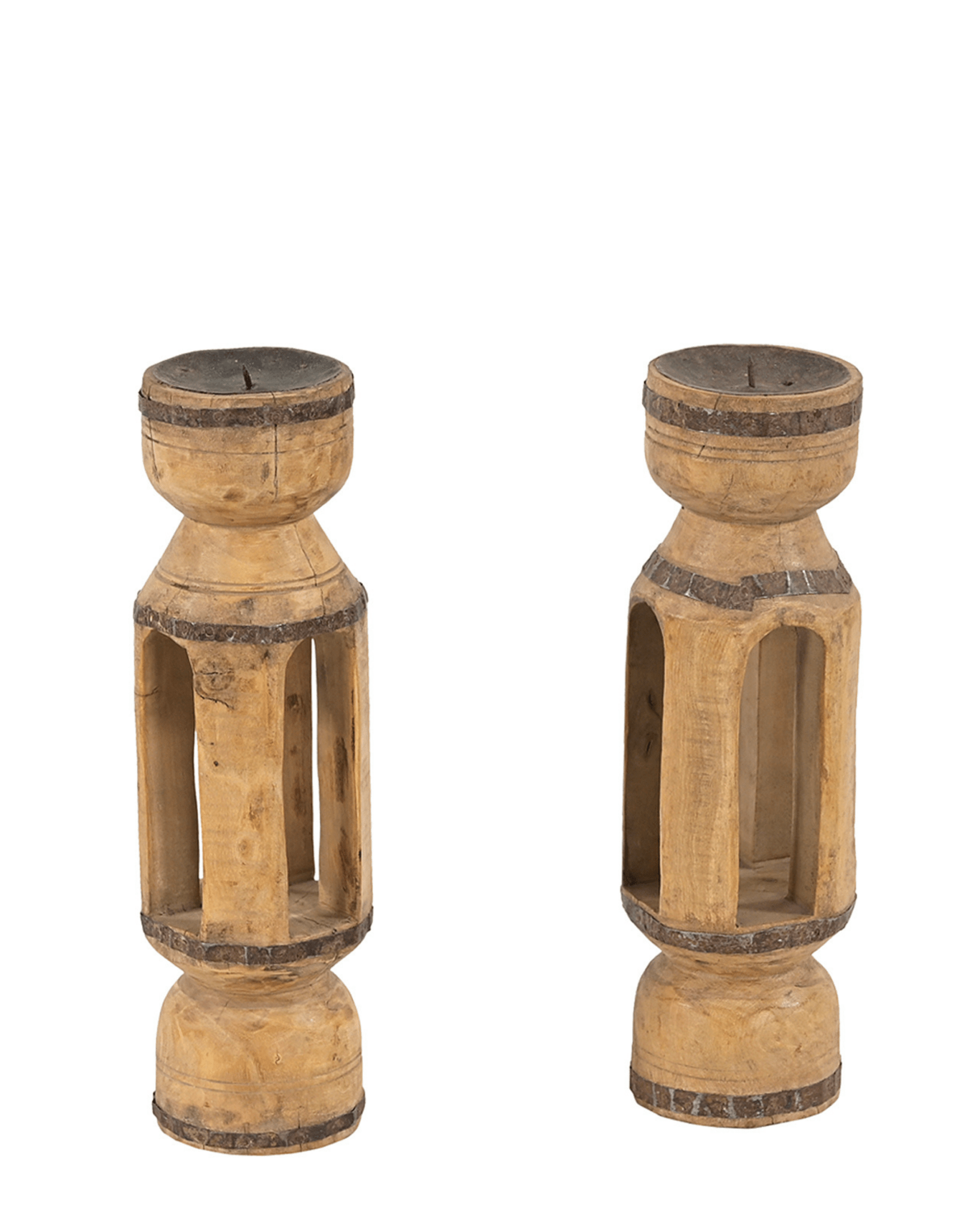 Lot de 2 bougeoirs anciens en bois – patine naturelle - Marinette Saint - Tropez