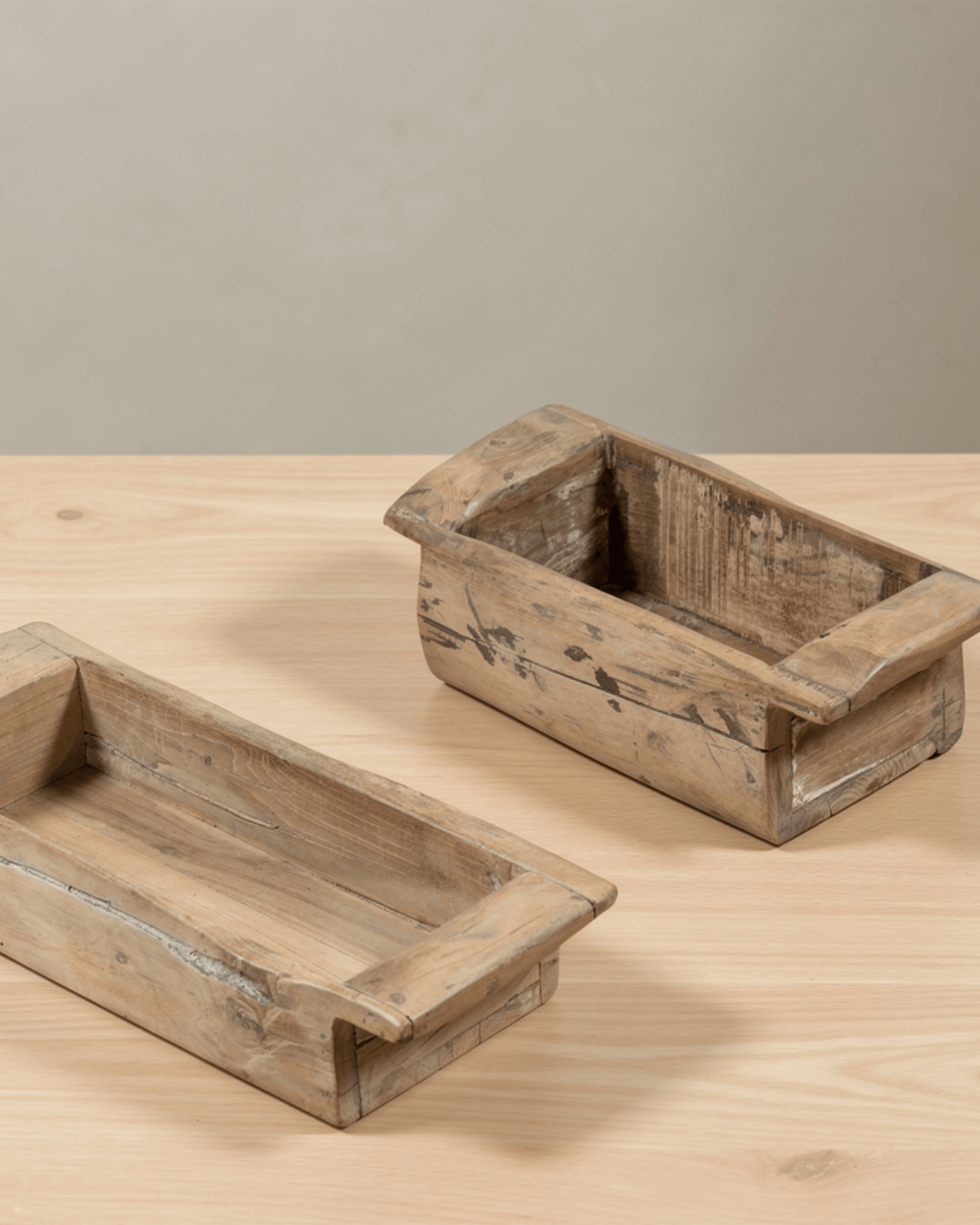 Lot de 2 plateaux anciens en bois brut - Marinette Saint - Tropez