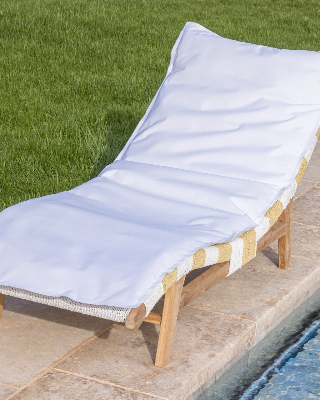 Matelas de Piscine Outdoor Seychelles | Housse Déperlante + Intérieur Inclus - Marinette Saint - Tropez