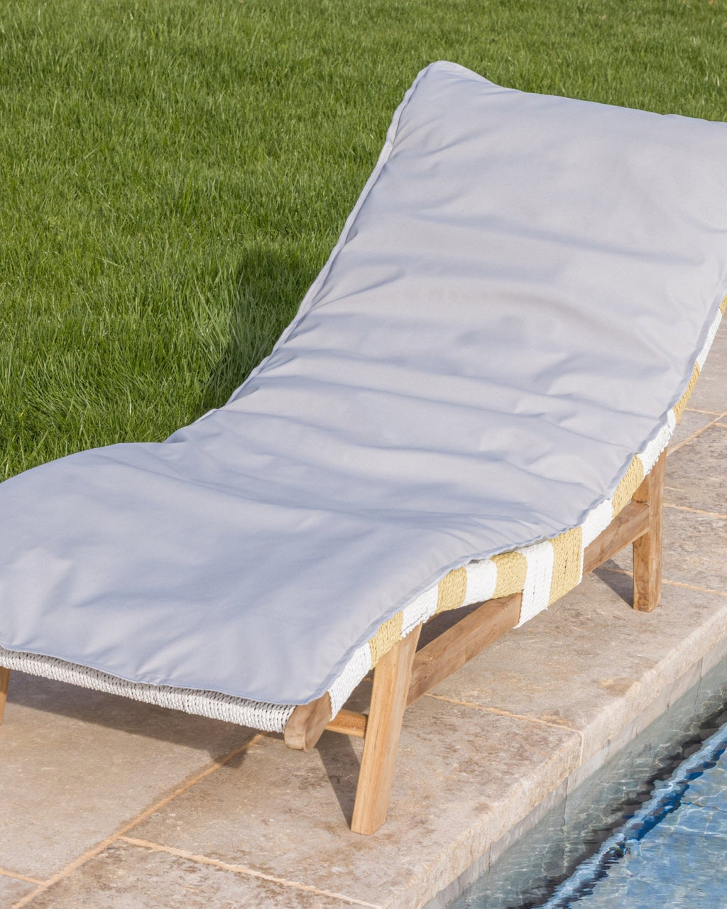 Matelas de Piscine Outdoor Seychelles | Housse Déperlante + Intérieur Inclus - Marinette Saint - Tropez