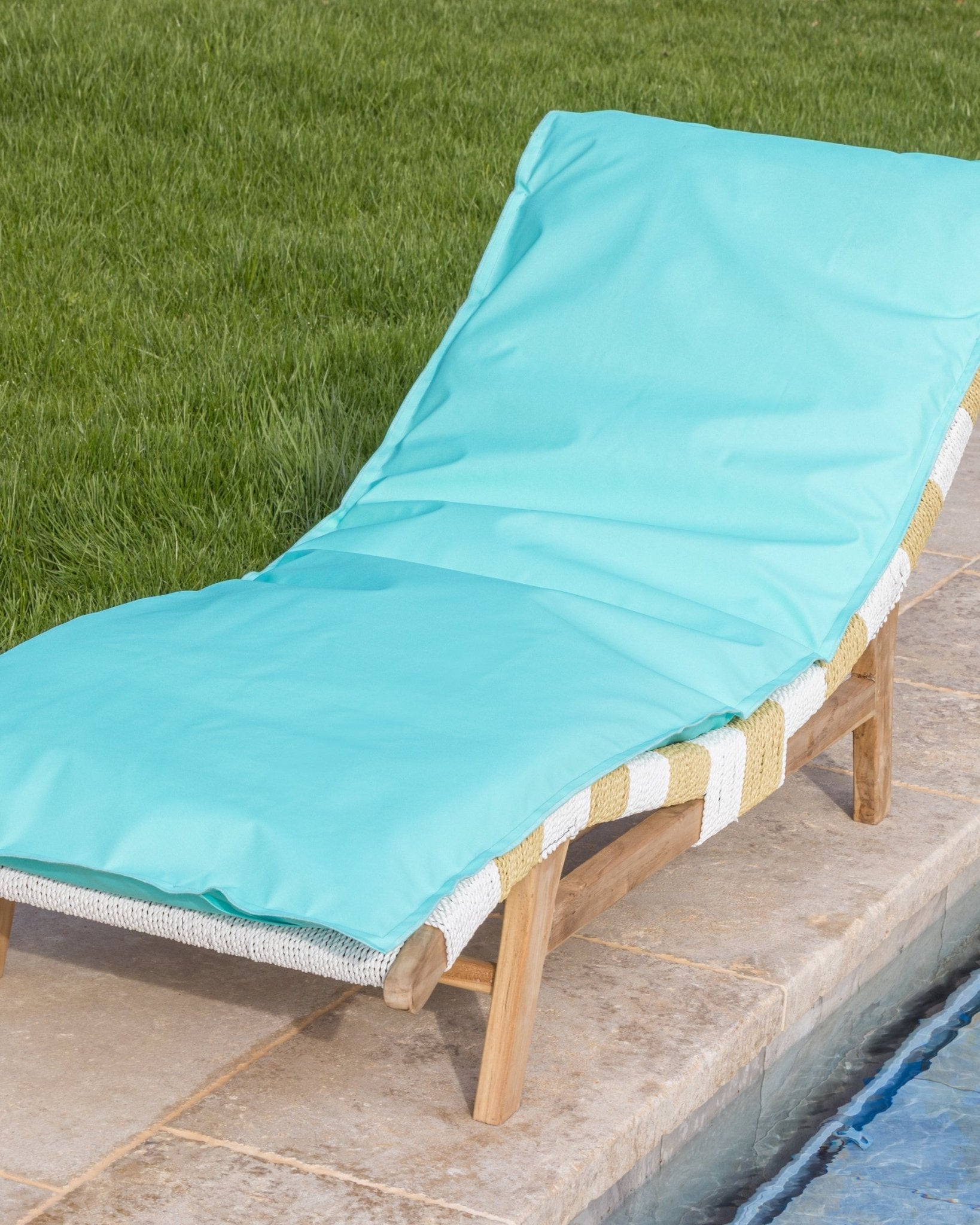 Matelas de Piscine Outdoor Seychelles | Housse Déperlante + Intérieur Inclus - Marinette Saint - Tropez